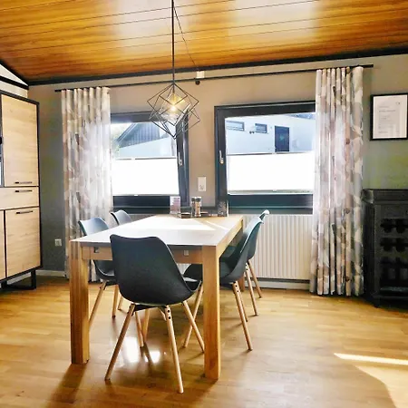 Vakantiehuis Diemelquelle - Mit Eingezaeuntem Garten