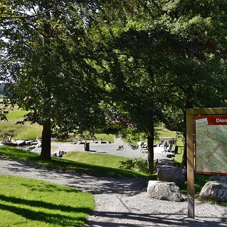 Diemelquelle - Mit Eingezaeuntem Garten