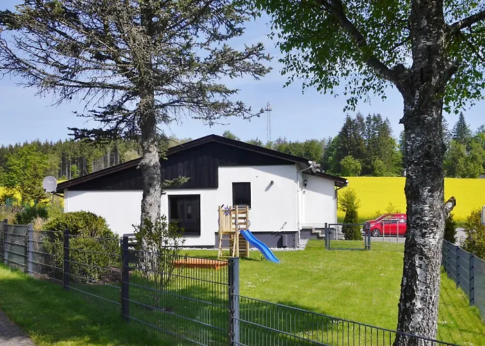 Diemelquelle - Mit Eingezaeuntem Garten *